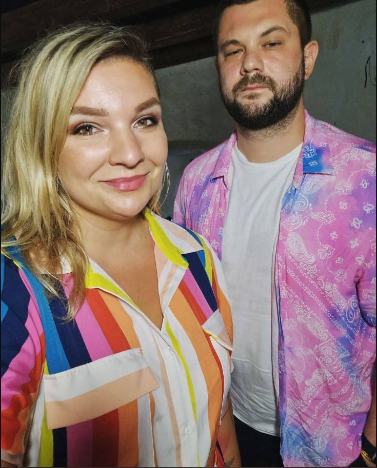 Komici Simona Salátová a Joe Trendy.
