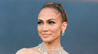 Jennifer Lopez ismét bebizonyította, hogy ő a pucérruhák koronázatlan királynője 
