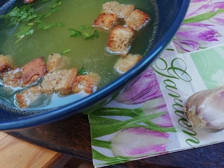 Cesnačka z vývaru.