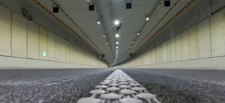 Południowa Obwodnica Warszawy finiszuje. Tunel S2 naszpikowany systemami