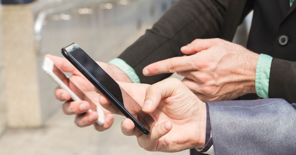 Korzystanie z telefonu służbowego w celach prywatnych. Co z VAT?