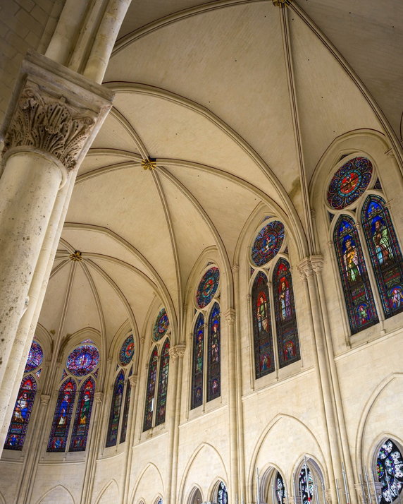 Na dach katedry Notre-Dame wróciła sygnaturka. Otwarcie świątyni już w grudniu tego roku