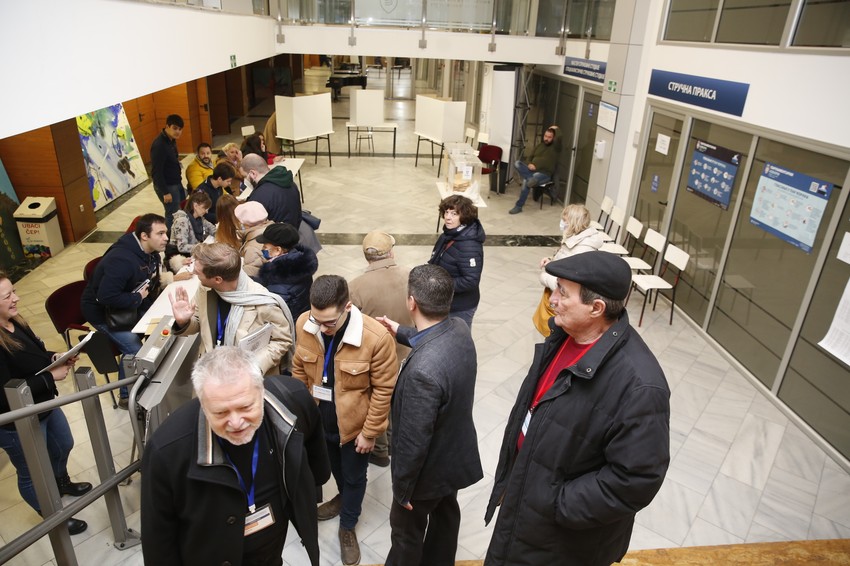 Izlaznost do 9 časova u Srbiji je 4,8 odsto građana