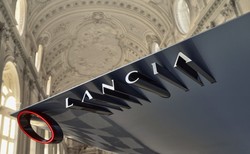 Lancia zaskakuje nowym logo i kosmicznym projektem. Zapowiada 3 nowe modele