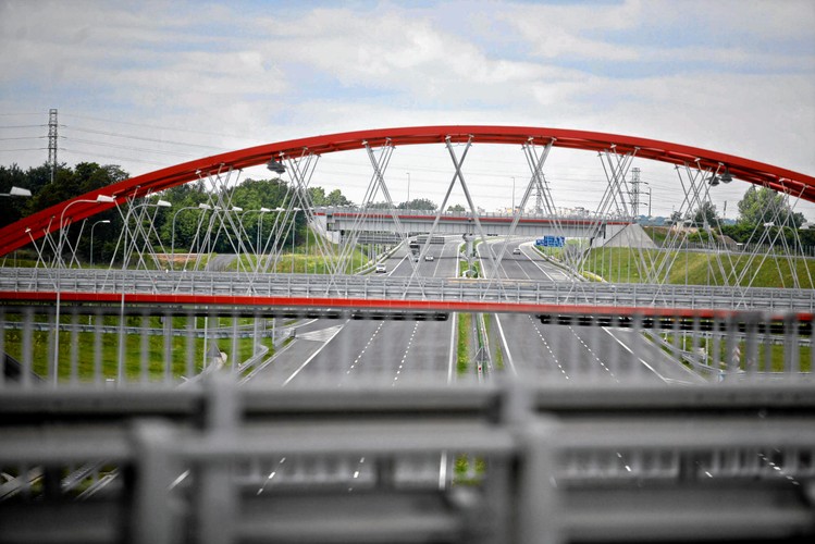 Budowa autostrady A1, odcinek Pyrzowice - Maciejów - Sośnicada A1 w Pyrzowicach to najdroższa inwestycja, która w perspektywie finansowej 2007-2013 otrzymała unijne wsparcie. Całość inwestycji pochłonęła 5 885 870 095.99 zł, ale z UE udało pozyskać się <b>4 726 674 674.74 zł </b>