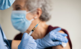 W Grecji obowiązkowe szczepienia przeciwko COVID-19 dla osób starszych