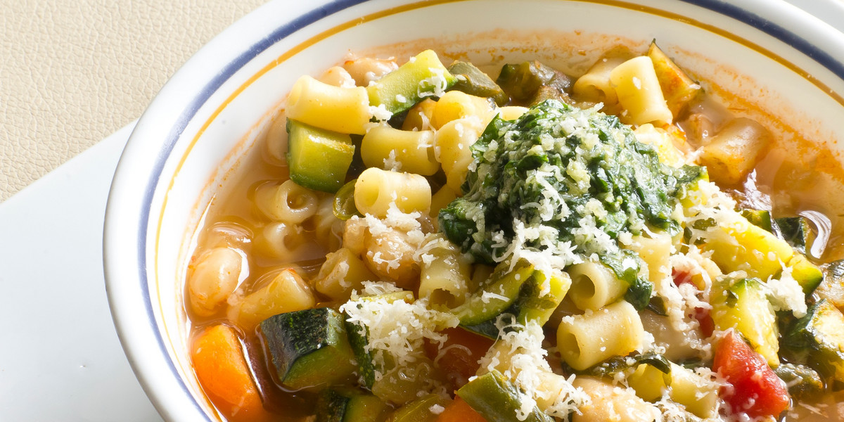 Soupe au pistou pochodzi z Prowansji i jest jedną z kulinarnych wizytówek tego francuskiego regionu.