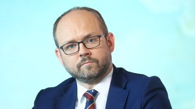 Wiceszef MSZ o interwencji w sprawie polskiej flagi w Katyniu. "Dochodziło do bardzo nieprzyjemnych scen"