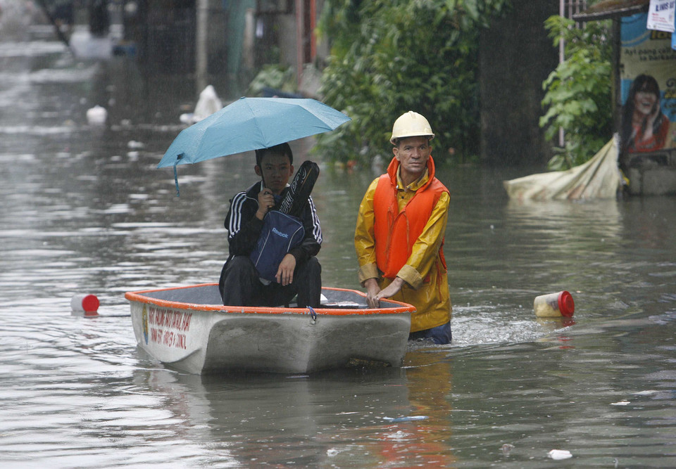 Filipiny po przejściu tropikalnej burzy