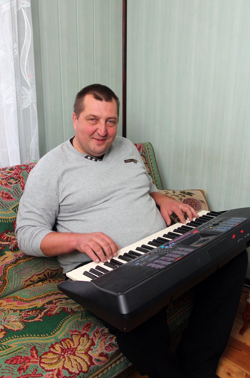 Adam Kraśko z keyboardem