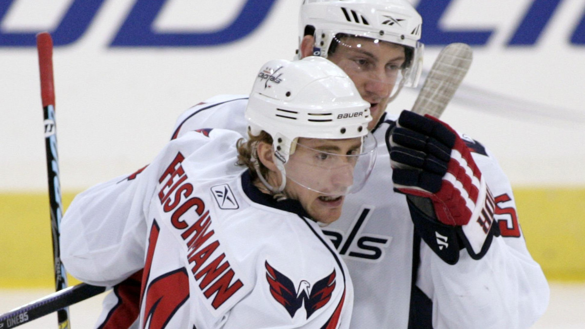 Tomas Fleischmann pozostanie na najbliższy sezon ligi NHL zawodnikiem Washington Capitals. Na rok przed uzyskaniem statusu "wolnego agenta" czeski hokeista przedłużył właśnie na rok kontrakt ze stołecznym klubem za 2,6 mln dol. - twierdzi "Washington Post".