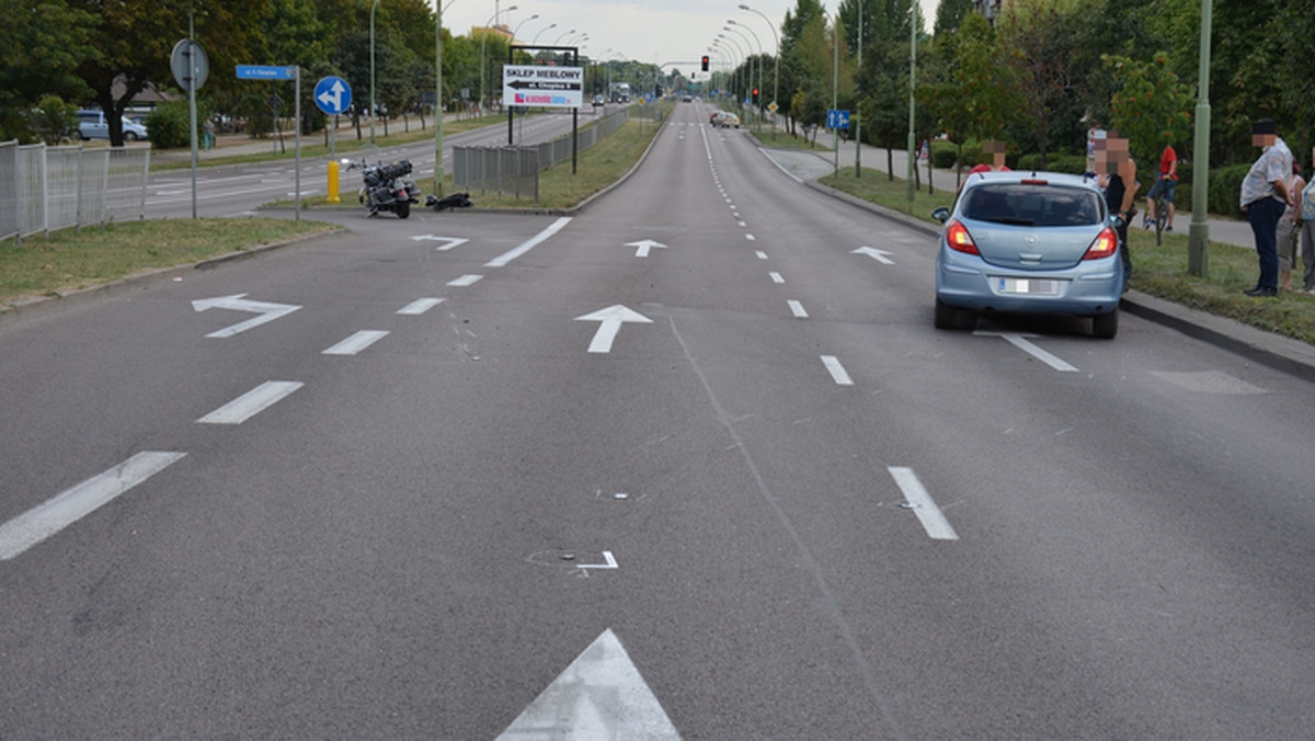 Jak informuje dzisiaj policja, w sobotę w Suwałkach doszło do wypadku, w wyniku którego 53-letnia kobieta trafiła do szpitala. Szczegółowe okoliczności i przyczyny tego wypadku wyjaśniają suwalscy policjanci.