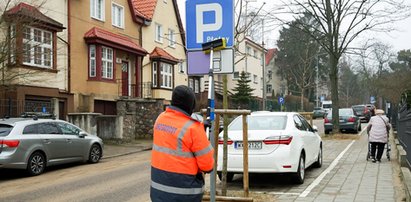 Sprzątają, myją, pucują - znaki drogowe lśnią czystością!