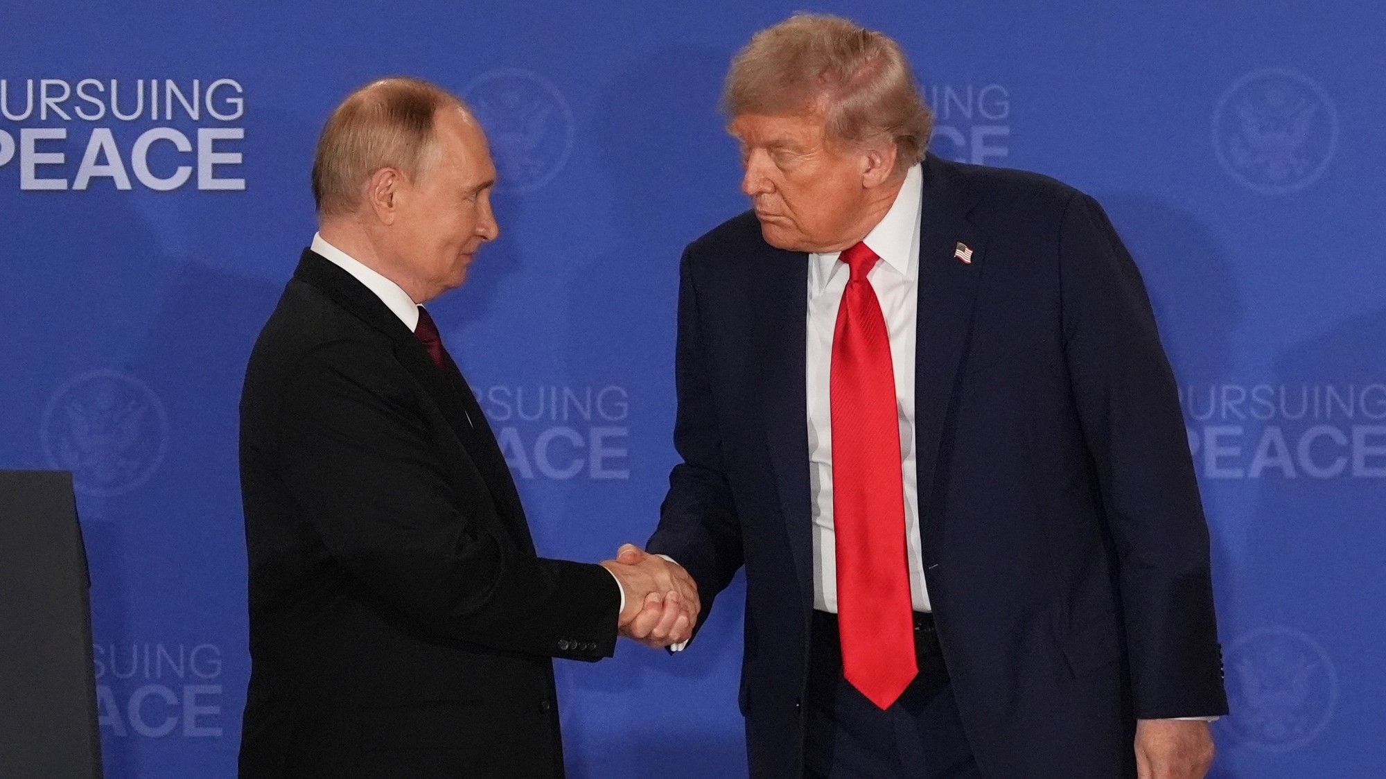 Putin na tlačovej konferencii s Trumpom.