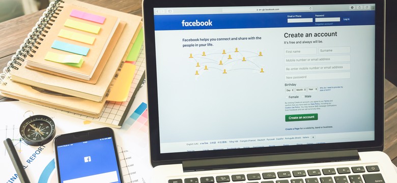 "Pokazowe próby korupcji, pułapki zastawiane przez prostytutki". Prezes Cambridge Analytica zawieszony, kłopoty ma też szef Facebooka