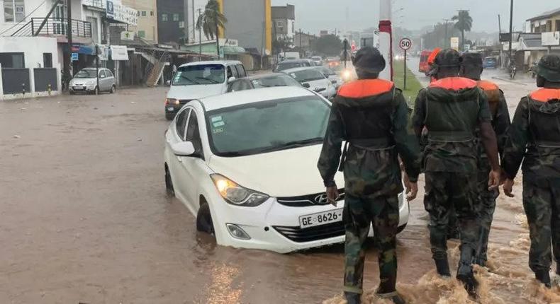 Soldiers rescue Ghanaians in Accra floods