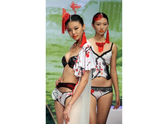 Prezentacja projektów konkursowych China Fashion Week w Pekinie