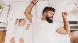 Ojcowie sypiający bliżej dzieci mają niższy poziom testosteronu