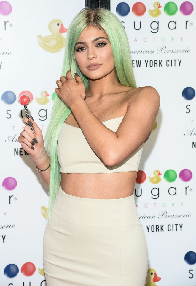 Kylie Jenner tym razem z zielonymi włosami