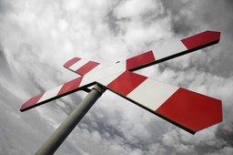 Odcięci od świata przez tory. Rząd zlikwiduje niebezpieczne przejazdy kolejowe