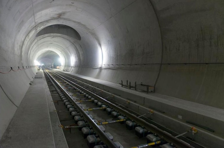Budowa najdłuższego tunelu świata trwała 20 lat