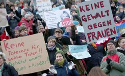 'Chrońmy nasze kobiety i dzieci'. Manifestacja przeciwko przemocy seksualnej w Kolonii