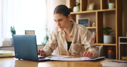 Błyskawiczny i diabelnie podstępny QUIZ ortograficzny. Przykłady z ogólnopolskiego dyktanda