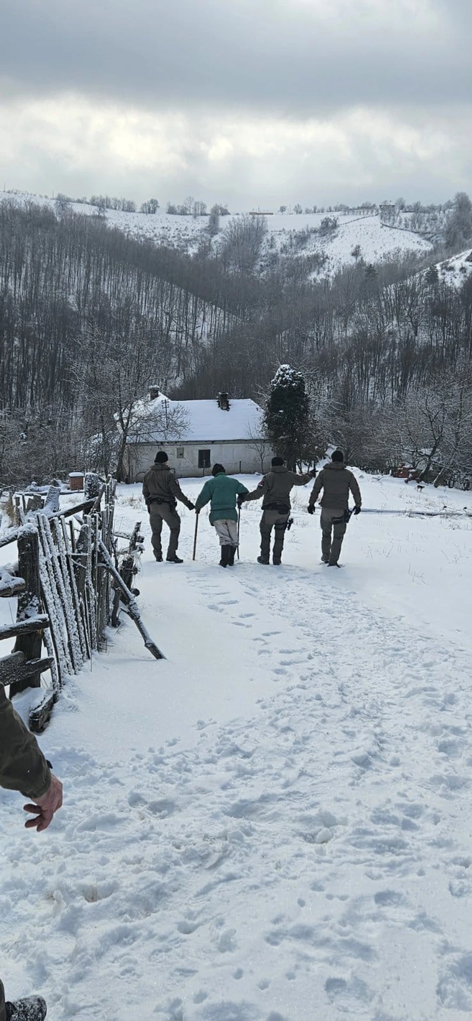 Pomoć muškarcu u okolini Bora