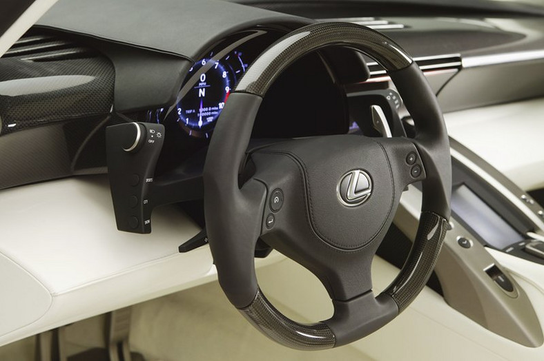 Lexus LF-A w wyścigu 24 godziny na Nürburgringu