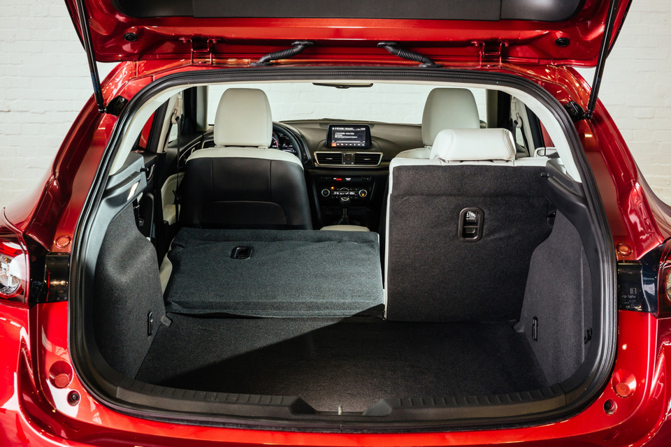 Kompaktowe przetasowanie nowy Hyundai i30 kontra Mazda 3