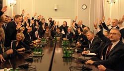 Awantura w Sejmie miedzy PiS a Twoim Ruchem. "Zamiast mózgu mają brzozę mózgową"