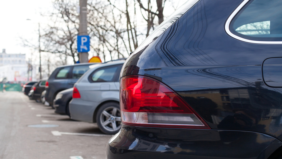 Brak odpowiedniej ilości miejsc parkingowych to ogromny problem dla wszystkich zmotoryzowanych mieszkańców miasta. Deficyt parkingów widać wyraźnie, dzięki ilości zgłoszonych zadań w BO związanych z budową miejsc postojowych dla samochodów.