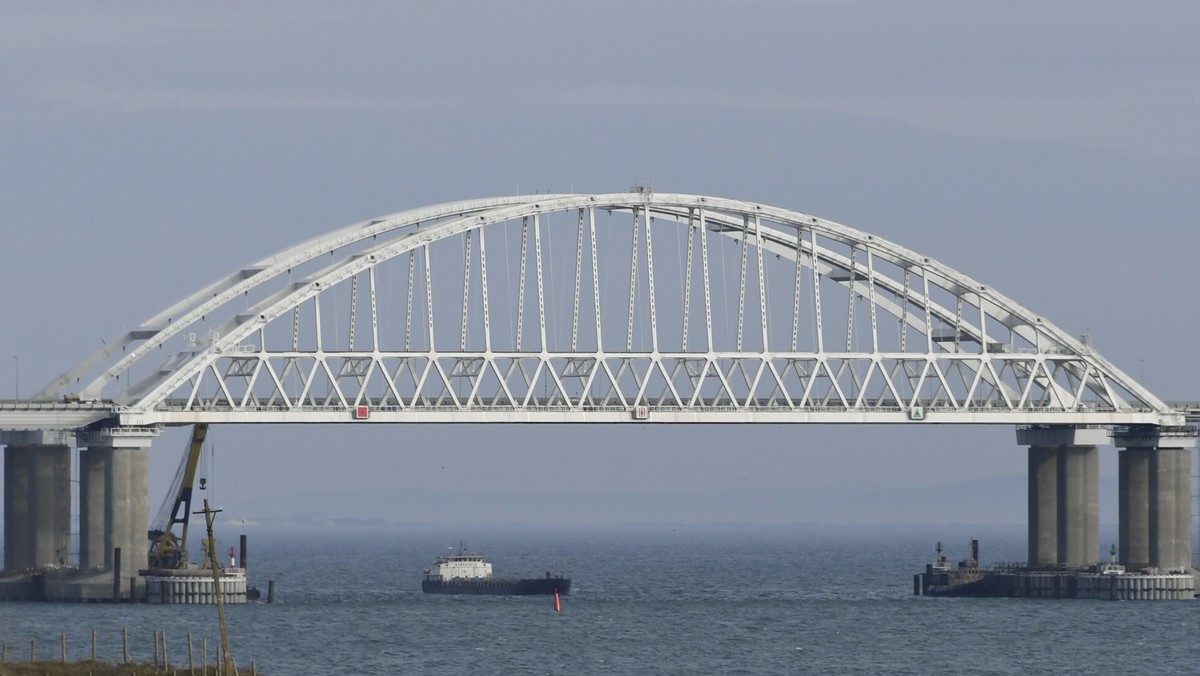 Płonie rosyjski most prowadzący na Krym. Ruch całkowicie wstrzymany