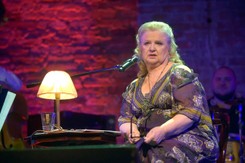 'Atramentowa' Stanisława Celińska płynie pod prąd