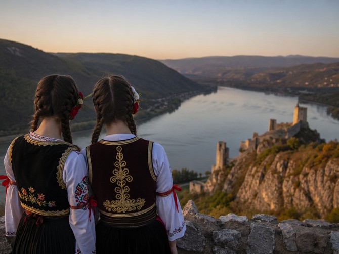 Najtužnija imena za devojčice koje roditelji često daju ćerkama u Srbiji