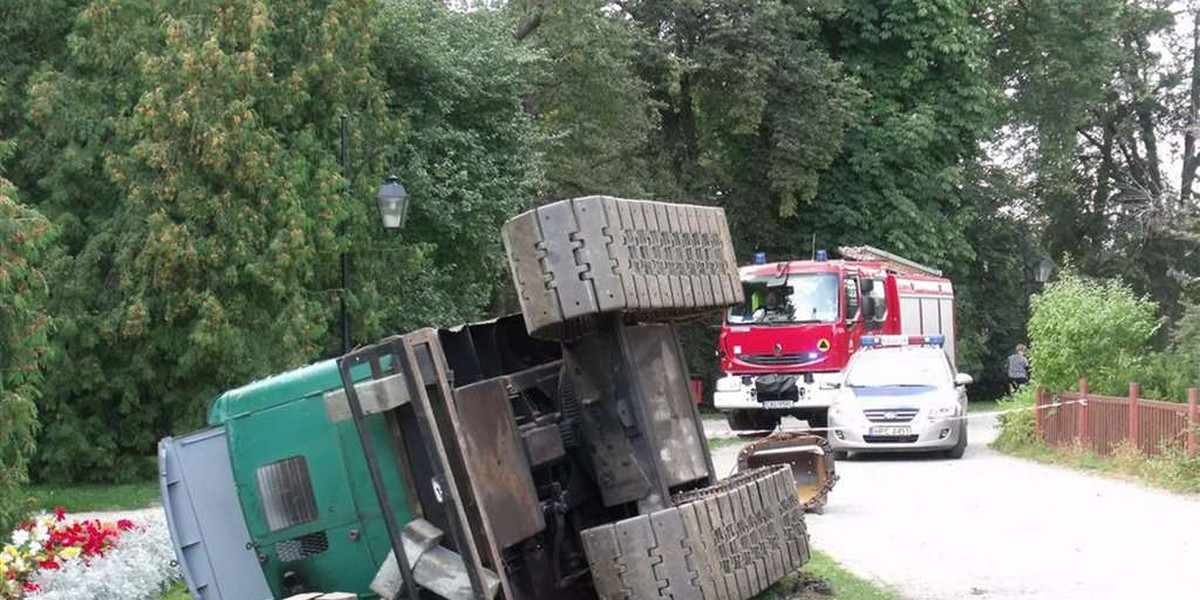 Koparka przygniotła mężczyznę w parku w Ciechocinku!