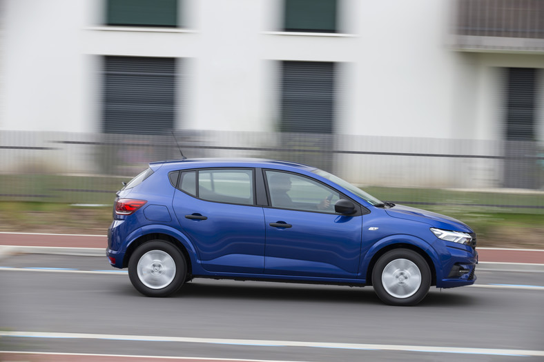 3. Dacia Sandero 1.0 SCe 65 KM Acess –  od 43 500 zł (rocznik 2022)