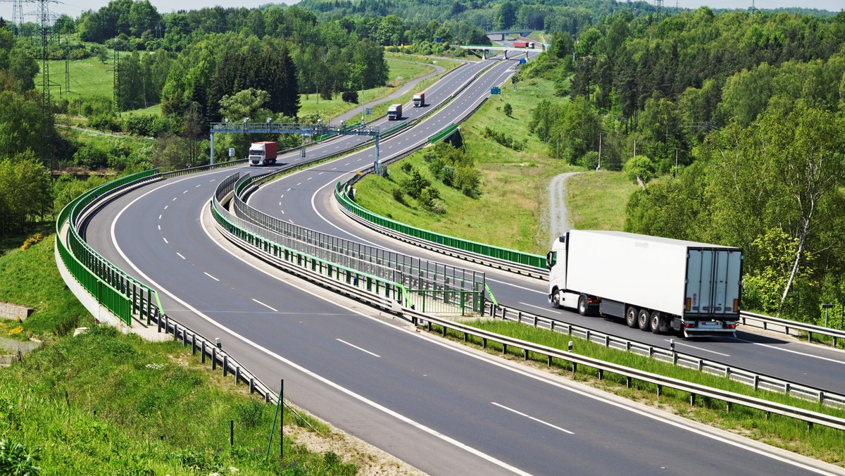 Umowę na zaprojektowanie i budowę 16 km drogi ekspresowej S5 Poznań – Wrocław na odcinku między węzłem Kościan Południe a węzłem Radomicko podpisała Generalna Dyrekcja Dróg Krajowych i Autostrad z wykonawcą, spółką Mota –Engil Central Europe.