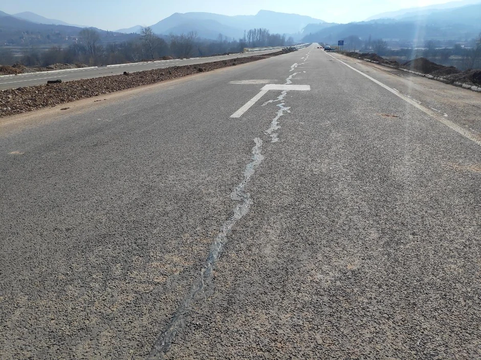 U Koridorima Srbije kažu da su se pukotine pojavile na deonici u dužini od 150 metara