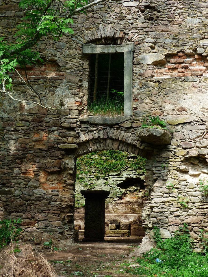 Niemojów - wymierające miasteczko w Górach Bystrzyckich