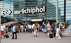 Schiphol wypłaca liniom lotniczym 350 euro za każdego pasażera odwołanego lotu