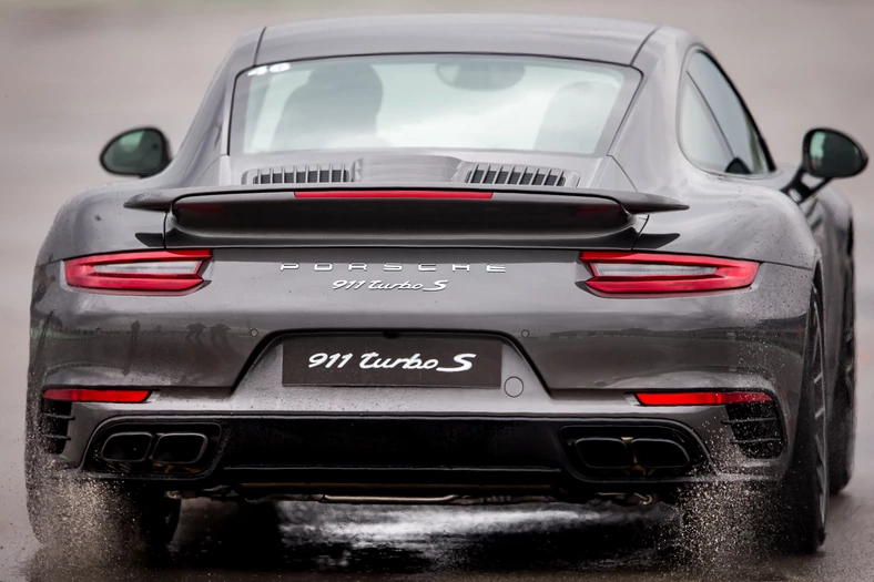 Porsche  Turbo S na torze Istanbul Park