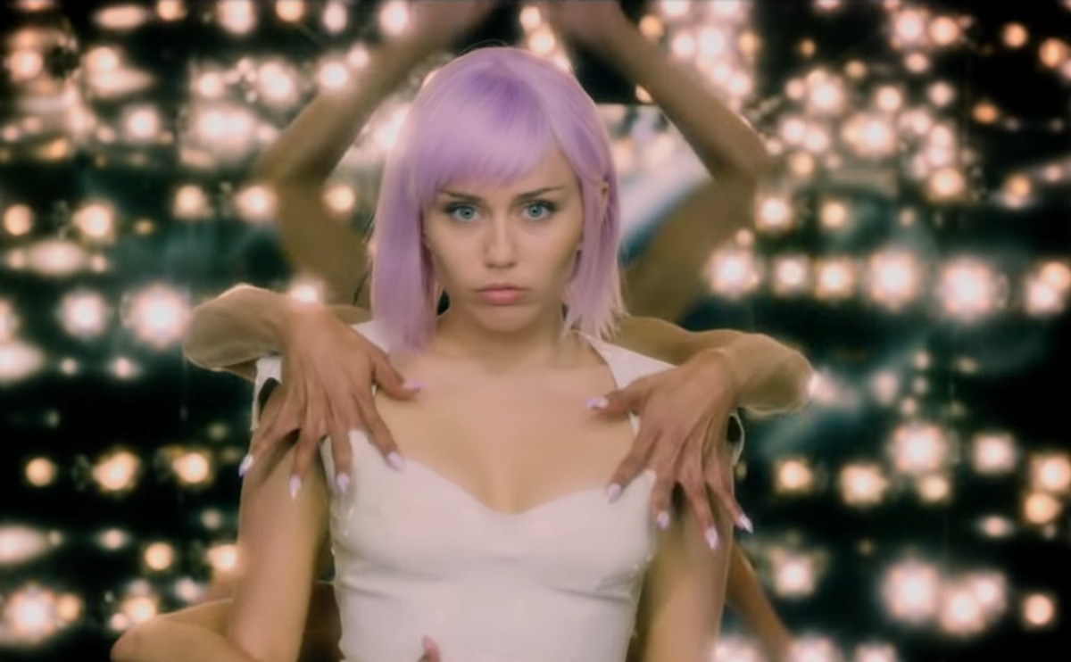 Miley Cyrus w 5. sezonie "Czarnego lustra". Premiera już w czerwcu [ZWIASTUN]