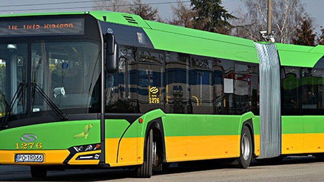 Poznań. Autobus jechał pod prąd na trzypasmowej jezdni