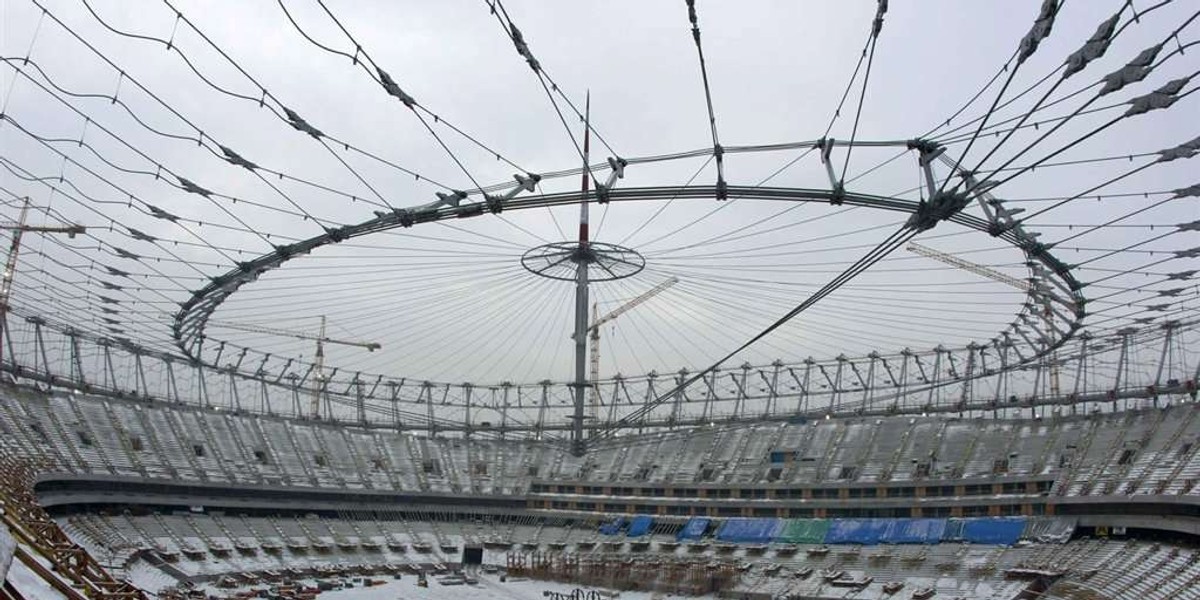 Iglica już na Stadionie Narodowym