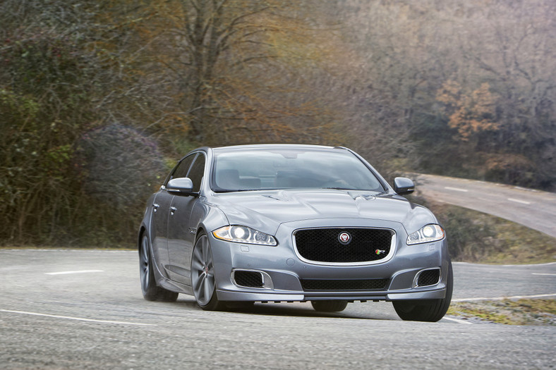 Jaguar XJR: ostry kocur