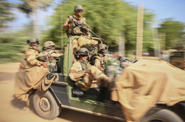 Francuzi odbili holenderskiego zakładnika z rąk terrorystów w Mali