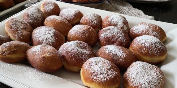 Babcia nauczyła mnie robić pączki fot Aleksandra Karkowska