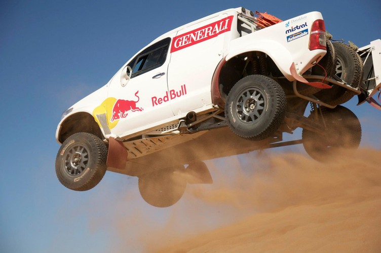 Tak Adam Małysz skakał w czasie testów nowego auta w Maroko