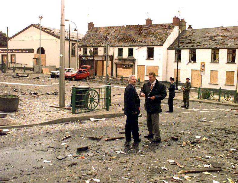 Samochodowa bomba-pułapka, która wybuchła w miejscowości Newtownhamilton niedaleko granicy z Irlandią. Irlandia Północna, 1998 r.